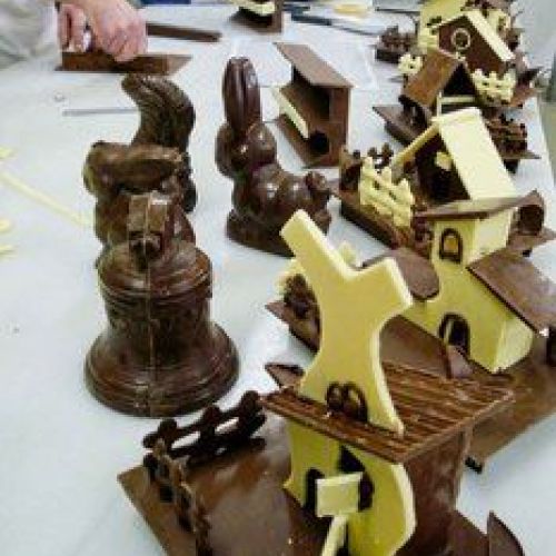 Figuras de chocolate en Siero